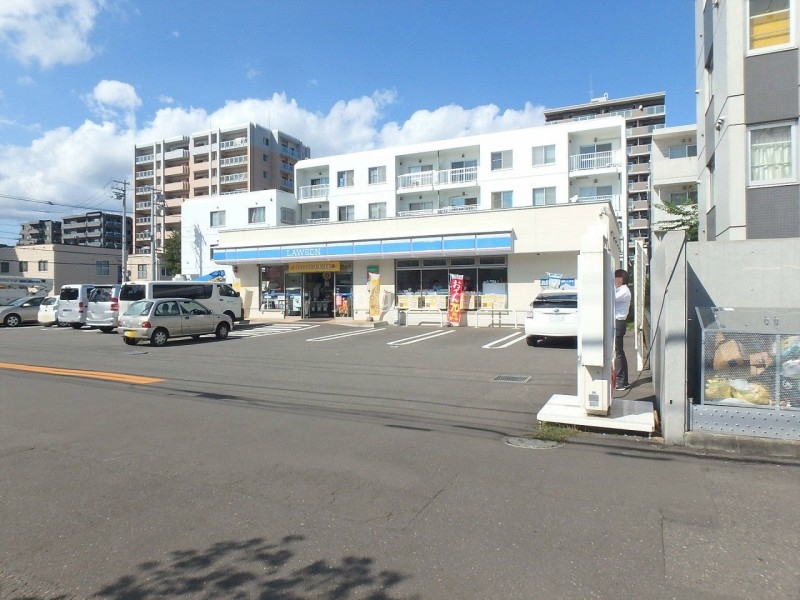 コンビニ　ローソン札幌北3条西二十丁目店（コンビニ）まで60m