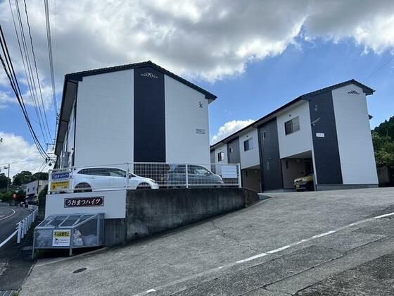 うおまつハイツＣ棟の建物外観