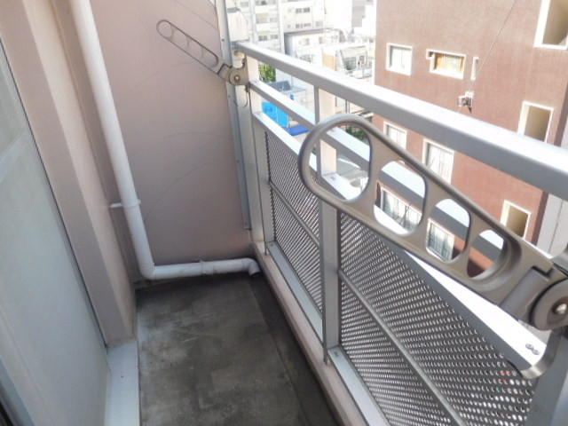 バルコニー　たくさん洗濯物干せますよ