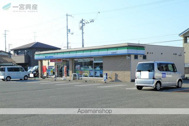 コンビニ　ファミリーマート（コンビニ）まで585m