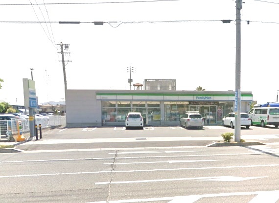 コンビニ　ファミリーマート（コンビニ）まで199m