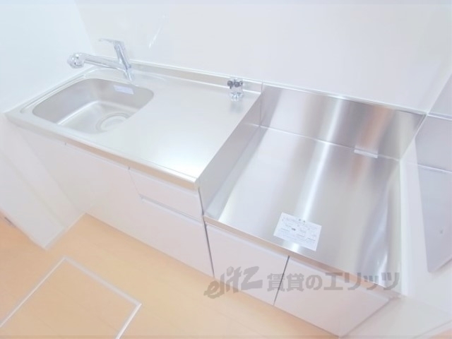 キッチン　清潔感漂う非常にキレイなキッチンです。