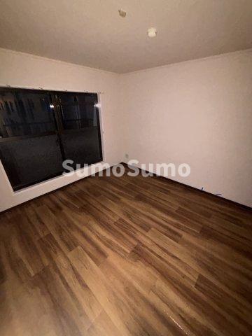 その他部屋・スペース　開放的な寝室です