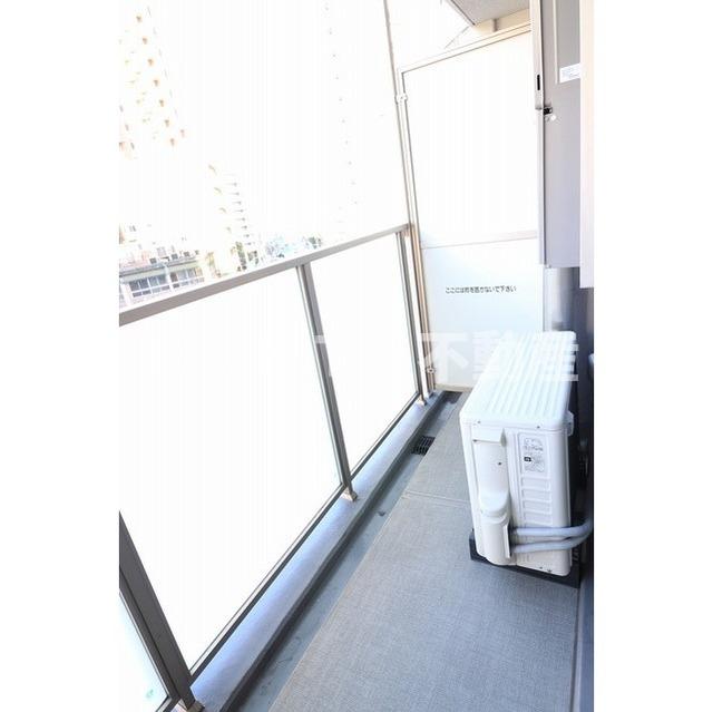 バルコニー　暖かな日差しのふりそそぐバルコニー