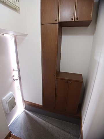 玄関　収納もある玄関です