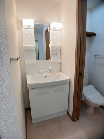 洗面設備　脱衣スペースもあります