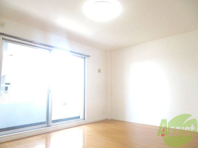 居室・リビング　リビングです。広くて、とても明るい間取りです。