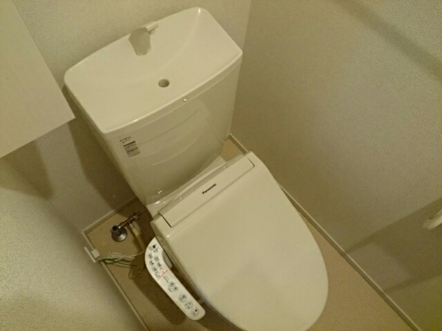 トイレ　温水洗浄便座付き♪