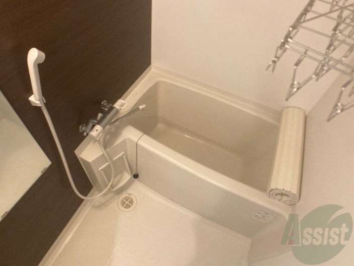 バス・シャワールーム　お風呂になります。一日の疲れを癒してくださいね。