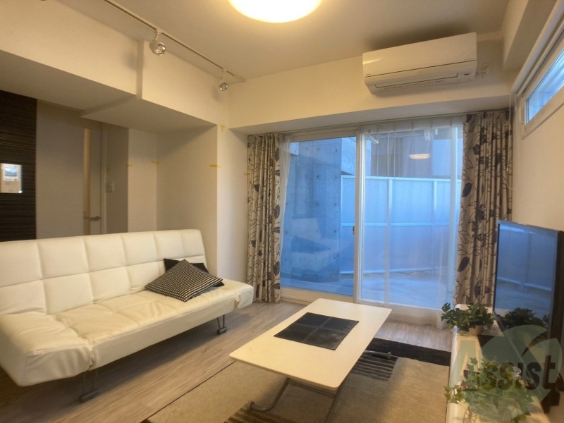 居室・リビング　リビングです。白を基調としていてお部屋全体が明るいですね！