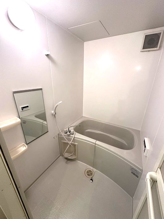 バス・シャワールーム　バスルームはいつでもぽかぽかお風呂に入れる追焚機能付きです☆