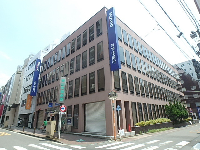 銀行　みずほ銀行 横山町支店（銀行）まで88m