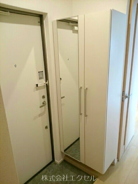 玄関　姿見付きシューズボックス