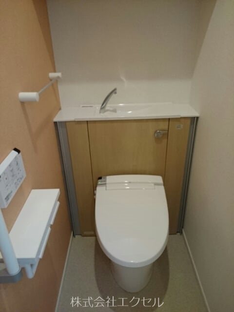 トイレ　温水洗浄便座付き