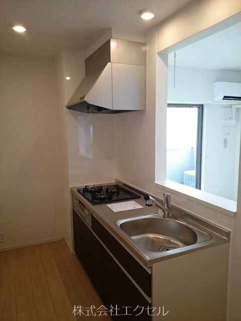 キッチン　グリル付き３口コンロシステムキッチン