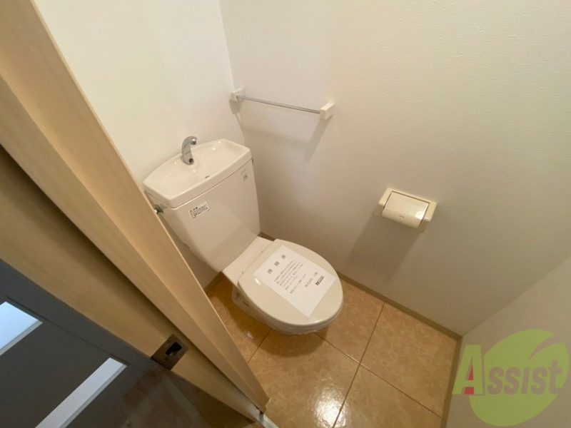 トイレ　こちらはトイレです。清潔感があり、安心して使用できます。