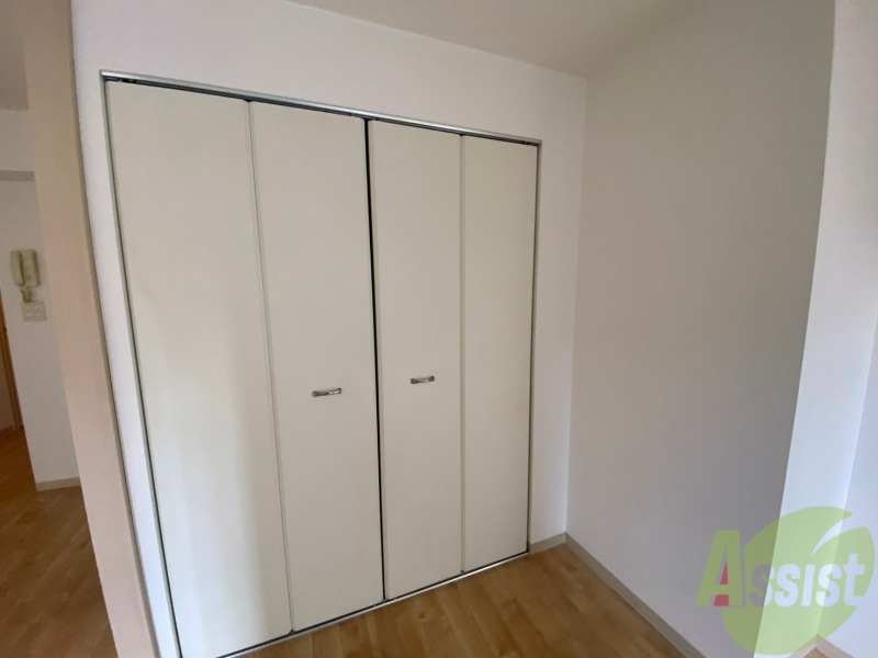 収納　寝室の収納です。部屋がすっきり片付きます。