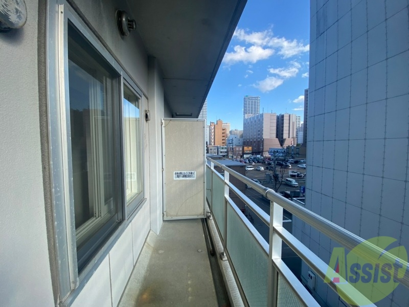 バルコニー　バルコニーです。洗濯物を干したり一息ついたりできますね！