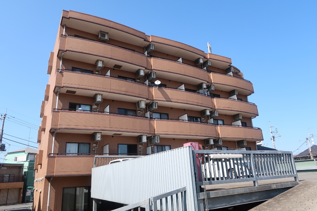 建物外観　鉄筋コンクリート造マンション！