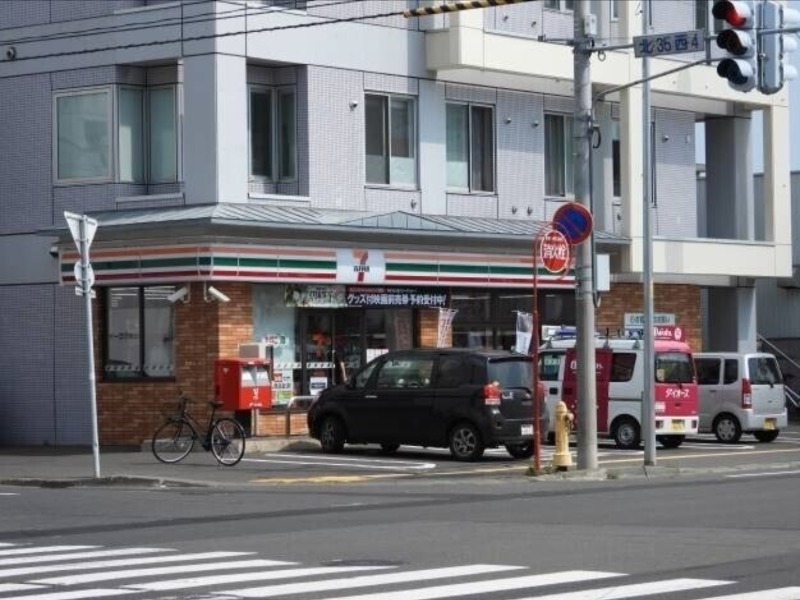 コンビニ　セブンイレブン札幌北37条店（コンビニ）まで198m