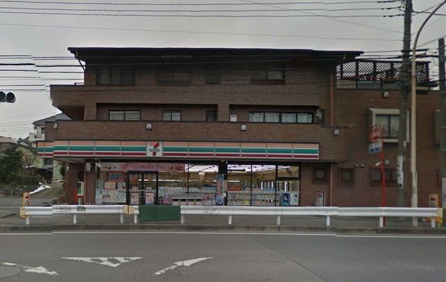 コンビニ　セブンイレブン（コンビニ）まで820m