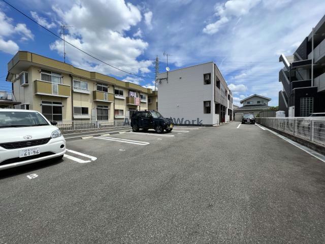 駐車場　駐車場