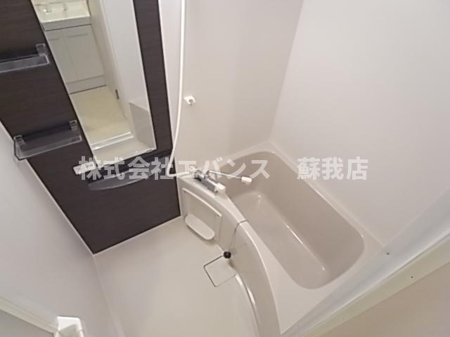 バス・シャワールーム　コンパクトで使いやすいお風呂です