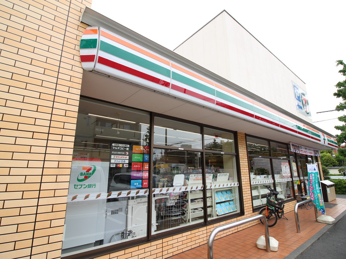 コンビニ　セブンイレブン（コンビニ）まで300m