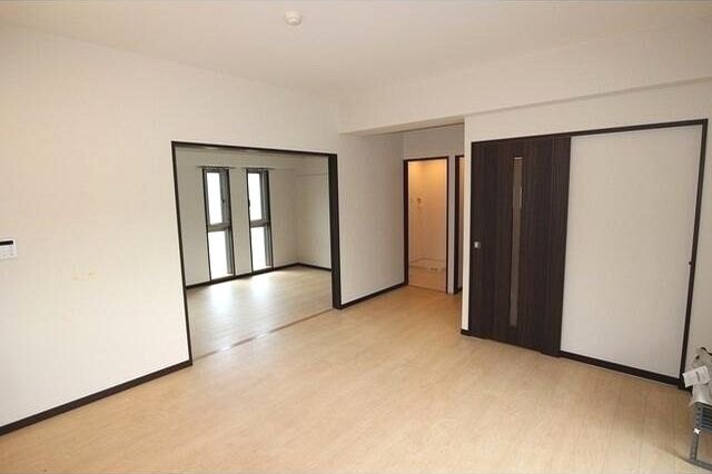 居室・リビング　南東向きのお部屋です