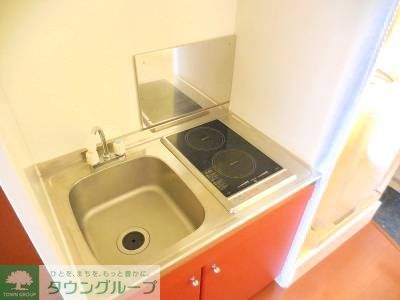 キッチン　一人暮らしでも安心なラジエントヒーターを採用しています。