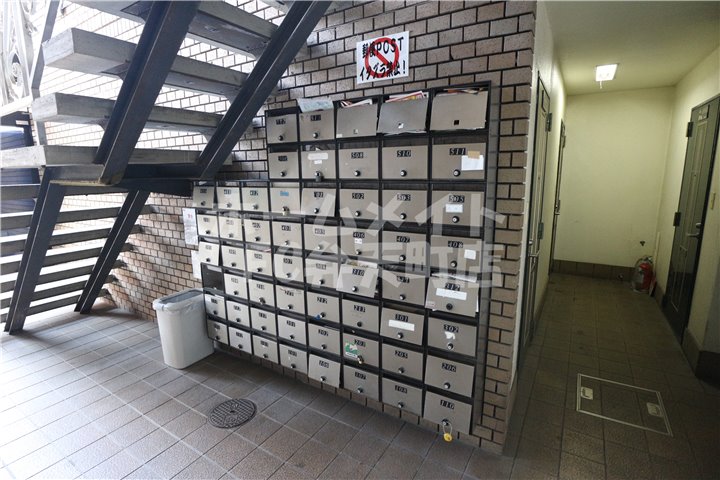 ロビー　集合ポストです