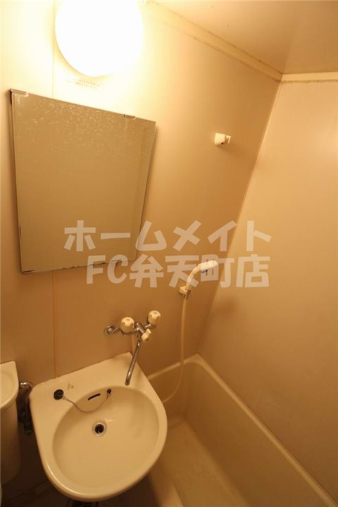 洗面設備　コンパクトで使いやすい洗面です