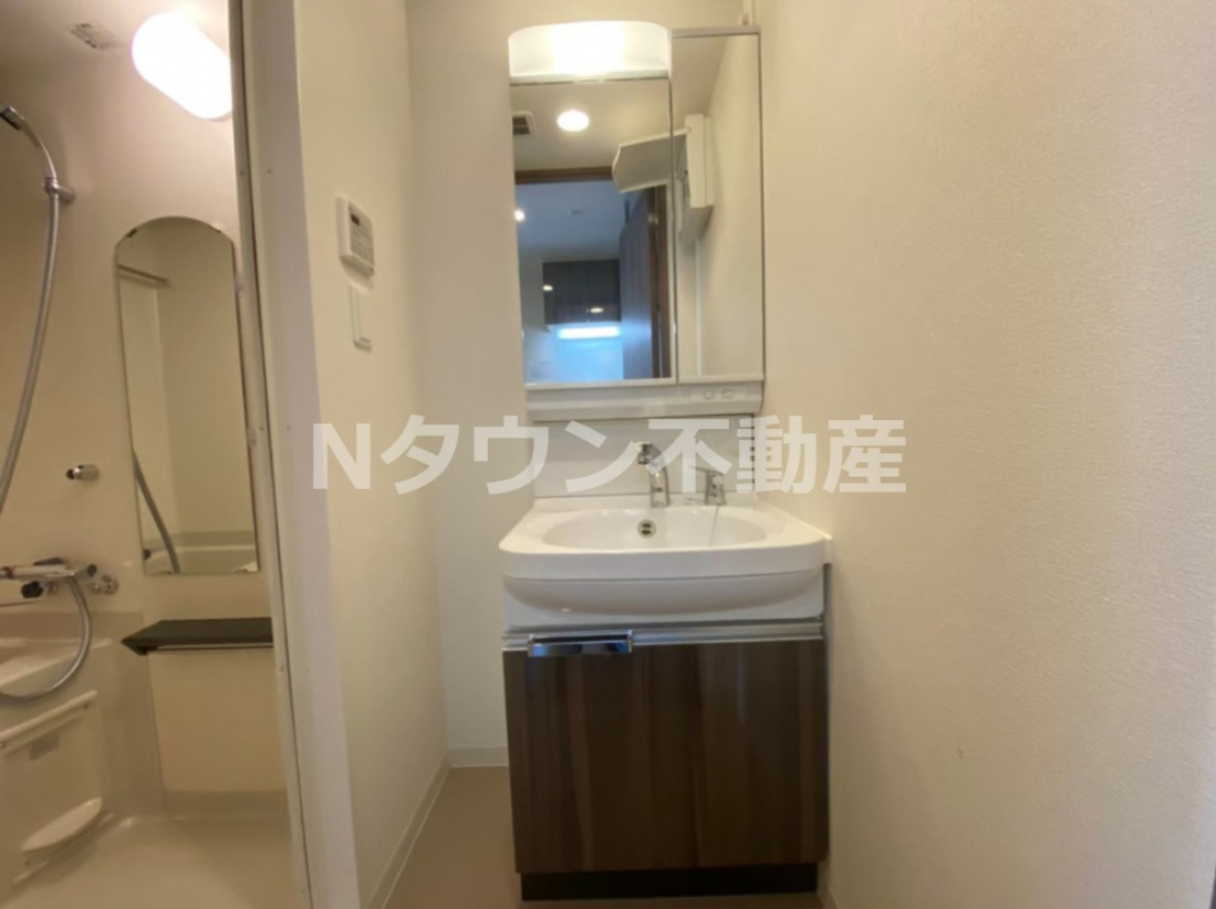 洗面設備　使いやすい独立洗面台です