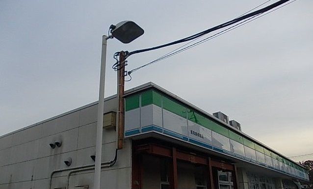 コンビニ　ファミリーマート（コンビニ）まで287m