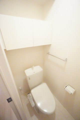 トイレ　※同物件・反転タイプの写真です。