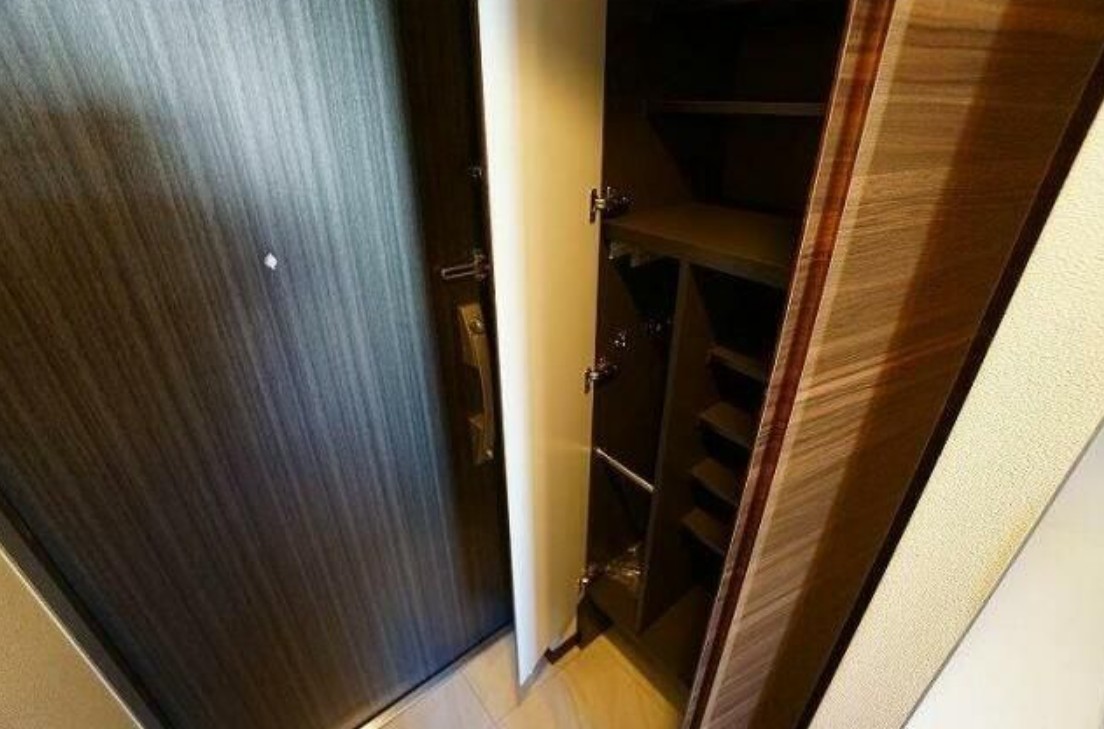 玄関　※別部屋参考写真