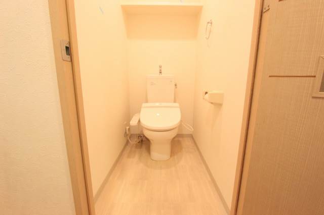トイレ　ウォシュレットつきの個室トイレです