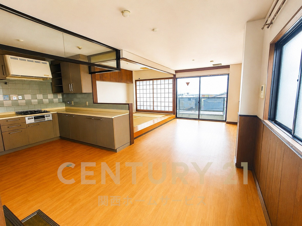UHS BLDG. 3階~5階の居間写真