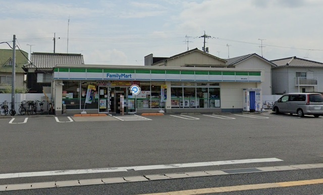 コンビニ　ファミリーマート東岡山駅前店（コンビニ）まで750m