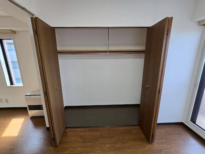 収納　クローゼットは奥行きもあり、荷物が多い方でも安心です。
