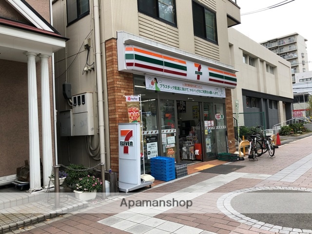 コンビニ　セブンイレブン（コンビニ）まで323m