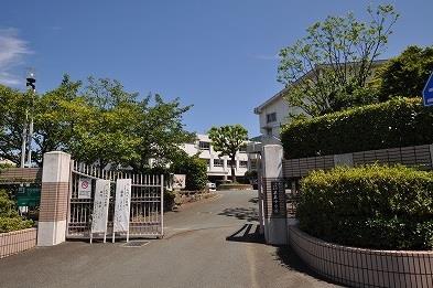 中学校　花尾中学校（中学校）まで800m