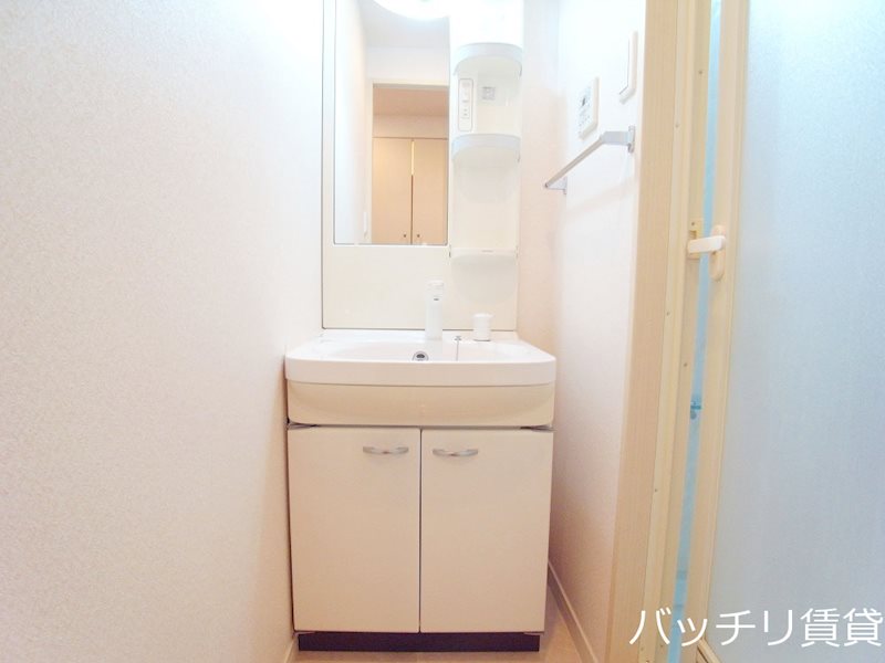 洗面設備　同型タイプの写真になります　現状優先