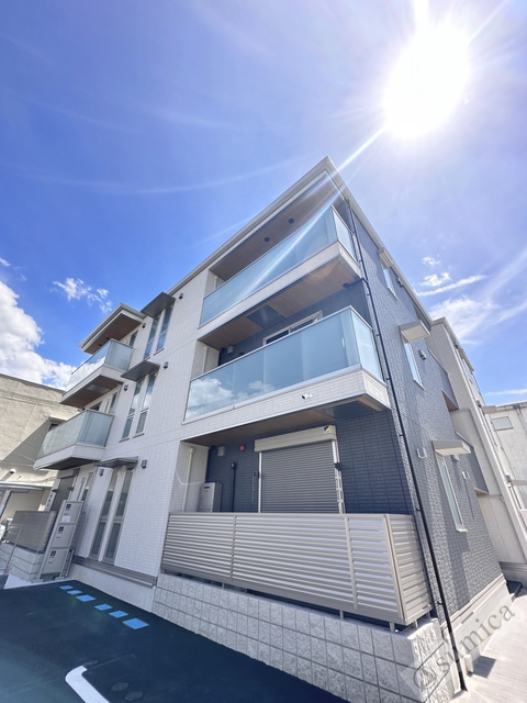 建物外観　シックでおしゃれな佇まい♪