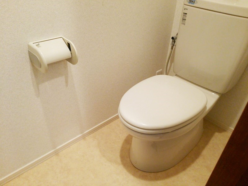 東急東横線 菊名駅 徒歩8分 3階建 築18年のトイレ写真