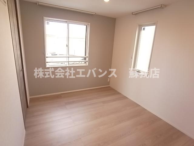 その他部屋・スペース　落ち着いた色調の寝室です