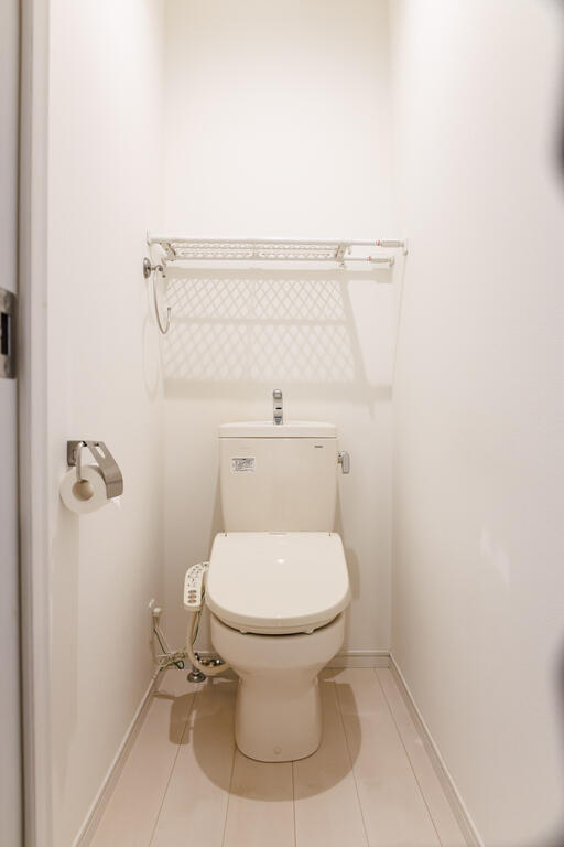 南海高野線 西天下茶屋駅 徒歩8分 2階建 築6年のトイレ写真