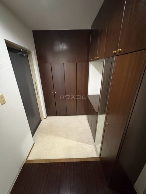 グランツ新大阪の玄関写真