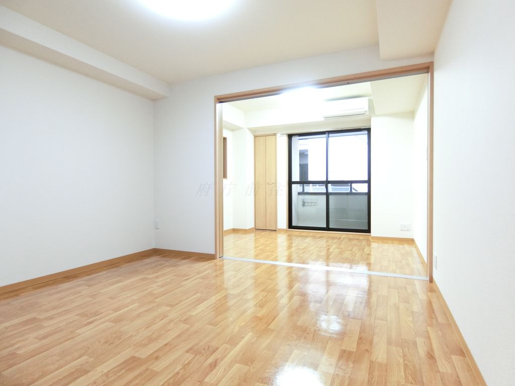 フェリシエ二条東洞院の居間写真
