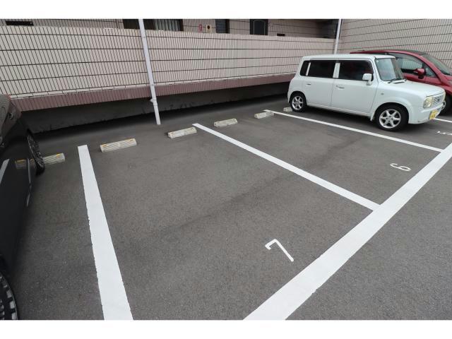 駐車場　駐車場